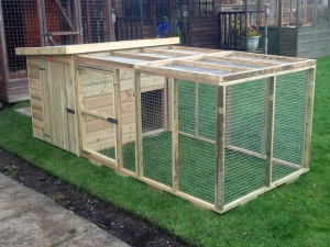 Small Pent Kennel With Front Run 